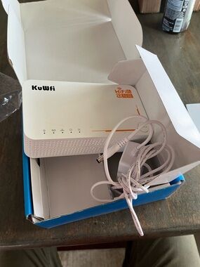 KuWfi WiFi Router in White with Orange Accents